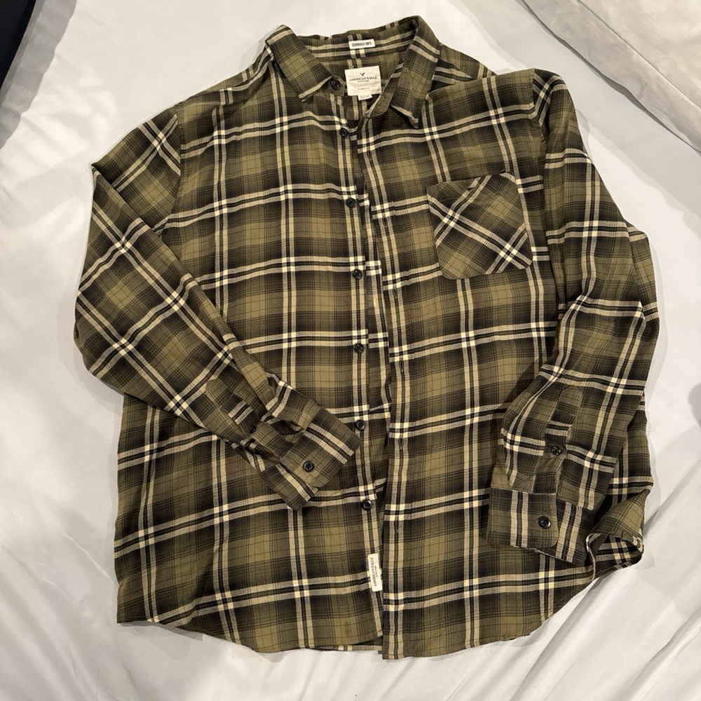 American Eagle Outfitters Green Plaid Casual Button Down Shirt